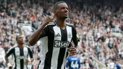 ¿Por qué no juega Alexander Isak frente a Aston Villa?