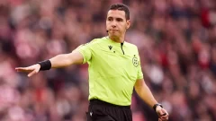 ¿Quién es el polémico árbitro que dirige el partido de Athletic Club vs Sevilla?