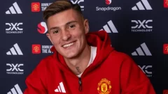 ¿Por qué Benjamin Šeško no juega en Manchester United y cuándo debutará?