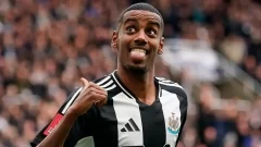 ¿Por qué el Newcastle aparta a Alexander Isak y lo deja fuera del duelo ante Liverpool?
