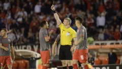 ¿Quién es el polémico árbitro que dirige el partido de Universidad de Chile vs Independiente?