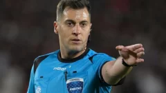 Quién es Gustavo Tejera, árbitro de Independiente vs Universidad de Chile
