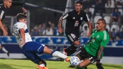 Riestra y Gimnasia confirman equipos: las formaciones para un choque clave en el Guillermo Laza