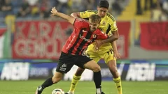 Edson Álvarez, golpe inesperado para Fenerbahçe: el mexicano sigue sin debutar en la Europa League