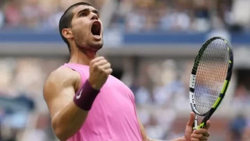 Carlos Alcaraz aplasta a Djokovic y avanza a la final del US Open 2025