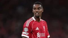Alexander Isak rompe la sequía y anota su primer gol con Liverpool