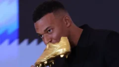 Kylian Mbappé recibe su primera Bota de Oro en el Real Madrid y promete más gloria: “Quiero seguir haciendo historia”
