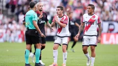Sergio Camello fue sancionado: El delantero del Rayo Vallecano se perderá el duelo ante la Real Sociedad por expulsión