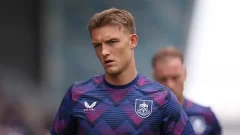 ¿Por qué no juega Oliver Sonne? El peruano no estará presente en el encuentro ante Leeds United