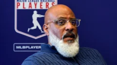 Tony Clark renuncia como jefe del sindicato de jugadores de MLB en medio de una investigación federal