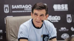 Cambios en los bancos: Gustavo Costas, el DT más longevo tras la salida de Domínguez