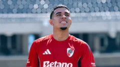 Kendry Páez se retira lesionado en el duelo de River ante Vélez por un dolor en el hombro
