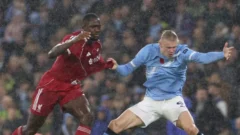 Liverpool y Manchester City chocan en Anfield en un duelo clave de Premier League