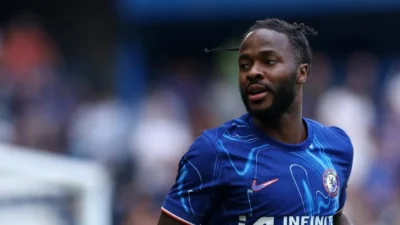 Operativo retorno, el Feyenoord acomodará a Raheem Sterling