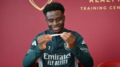 Bukayo Saka renueva con el Arsenal hasta 2031 y se proyecta para récords del club