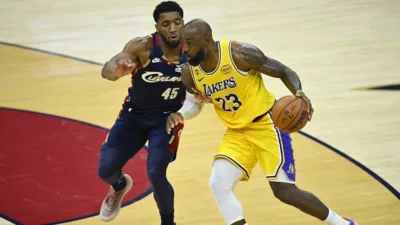 Cavaliers y Lakers se cruzan en un duelo clave: cómo verlo en vivo