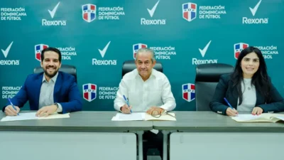 La Federación Dominicana de Fútbol y Rexona firman acuerdo para impulsar el desarrollo del deporte