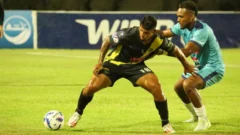 Salcedo y Moca se enfrentan en un duelo clave con objetivos opuestos