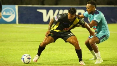 Salcedo y Moca se enfrentan en un duelo clave con objetivos opuestos