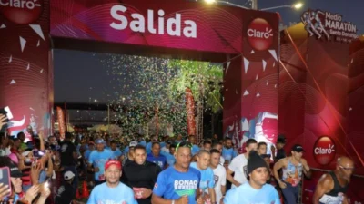 Santo Domingo corre mañana: 6,200 personas llenan el Medio Maratón Claro 2026