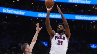 ¡Rhythm & Blues! Nick Nurse revela el secreto detrás de la explosión de Embiid en Boston