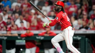 ¿Mejor que Ohtani? El lanzador Chase Burns suelta una “bomba” sobre Elly De La Cruz que sacude la MLB