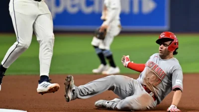 ¡El “Verdugo” de Cincinnati! Sal Stewart no solo da palos, ahora también se “burla” de las bases y pone a gozar a Francona