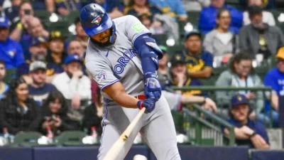 ¡Fuego en el diamante! Vladdy Jr. se “emberraca” y por poco se va a las trompadas con Trevor Megill