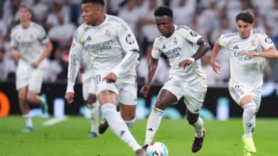 Mbappé llega a los 100 partidos en el Madrid con números de leyenda, pero sin “coronita”