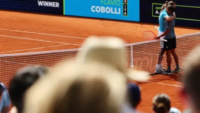 ¡Humillación en Múnich! El “italiano de hierro” aplasta a Zverev y deja al público alemán con el grito al cielo