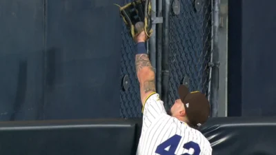 “Le dieron de su propia medicina”: a Julio Rodríguez le roban un jonrón y las redes se prenden