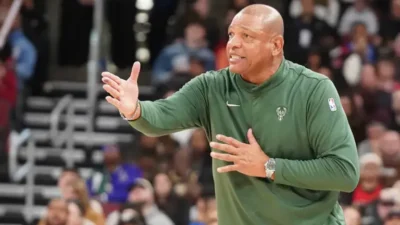 Sin piedad: los jugadores de la NBA destruyen a Doc Rivers y Steve Kerr en encuesta anónima