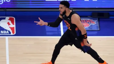 Danhausen exige que los fans compren su merch con los Knicks o “estarán malditos” y Nueva York va 3-0 ante los Cavaliers Danhausen exige que los fans compren su merch con los Knicks o “estarán malditos” y Nueva York va 3-0 ante los Cavaliers