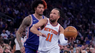 Brunson destroza a los Sixers y firma un récord histórico en el Garden