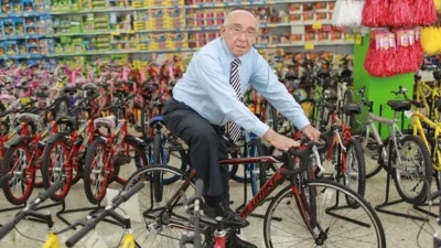 De la pista al éxito comercial: El día que Julio Cepeda fundó su imperio de bicicletas