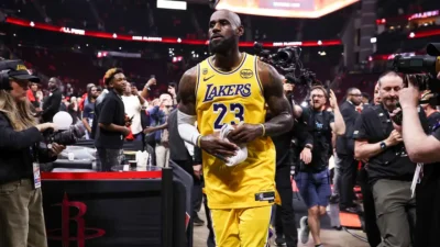 “Le estoy dando una paliza”: El picante mensaje de LeBron James al ‘Padre Tiempo’ tras eliminar a los Rockets