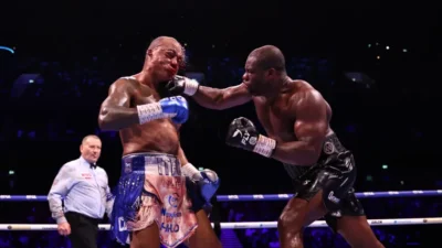 Daniel Dubois es bicampeón mundial: noqueó a Wardley en el round 11 en una pelea histórica