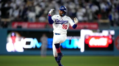 Mookie Betts conectó un jonrón en su tercer partido de regreso pero pide paciencia Mookie Betts conectó un jonrón en su tercer partido de regreso pero pide paciencia