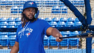Vladdy Jr. nada contra la corriente: contacto y paciencia sobre el poder en una era donde el jonrón es el rey