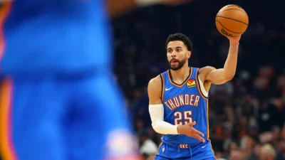 Ajay Mitchell da buenas noticias tras el susto del Juego 2: “Me golpearon en el muslo pero estoy bien” Ajay Mitchell da buenas noticias tras el susto del Juego 2: “Me golpearon en el muslo pero estoy bien”