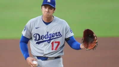 Ohtani recibe pelotazo en la mano derecha un día antes de su apertura del miércoles ante los Rockies Ohtani recibe pelotazo en la mano derecha un día antes de su apertura del miércoles ante los Rockies