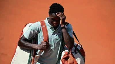 ¡Bombazo en París! Juvenil de 17 años entra por invitación y aplasta a un campeón de Grand Slam en Roland Garros ¡Bombazo en París! Juvenil de 17 años entra por invitación y aplasta a un campeón de Grand Slam en Roland Garros
