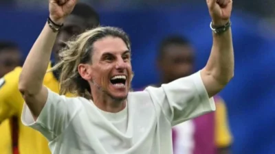 Quién es el DT de Ecuador y qué ha ganado
