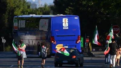 La emotiva carta de agradecimiento y paz que Irán dejó en el vestuario del SoFi Stadium