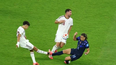 Uruguay queda fuera del Mundial tras vergonzoso ‘blooper’ de Muslera ante España