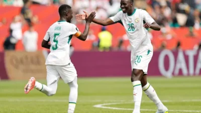Senegal aplasta 5-0 a Irak y sueña con los dieciseisavos de final