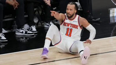 NBA investiga a dos fanáticos de los Spurs por insultar a Jalen Brunson