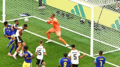 Acusan de gesto racista al árbitro Shaun Evans en el Alemania vs. Curazao