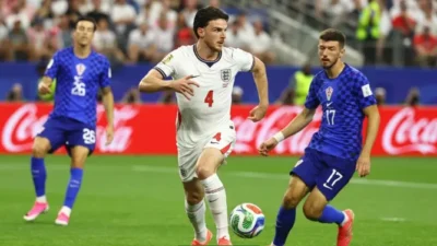 Inglaterra vence Croacia en un salvaje debut