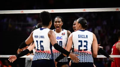 “De Reinas a piñatas”: Estalla la fanaticada dominicana ante el histórico desastre en la VNL